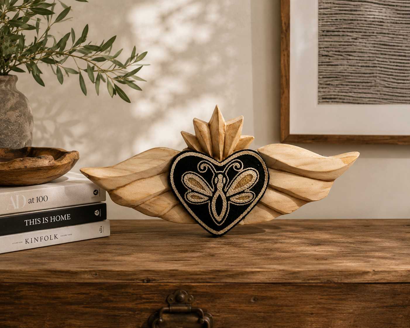 Corazón de Hilo Sculpture