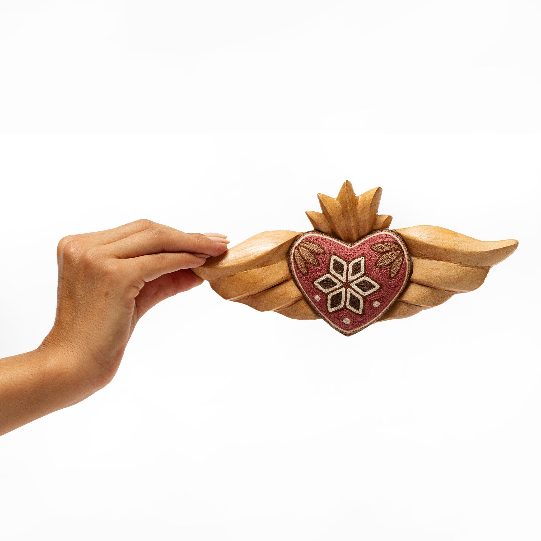 Corazón de Hilo Sculpture