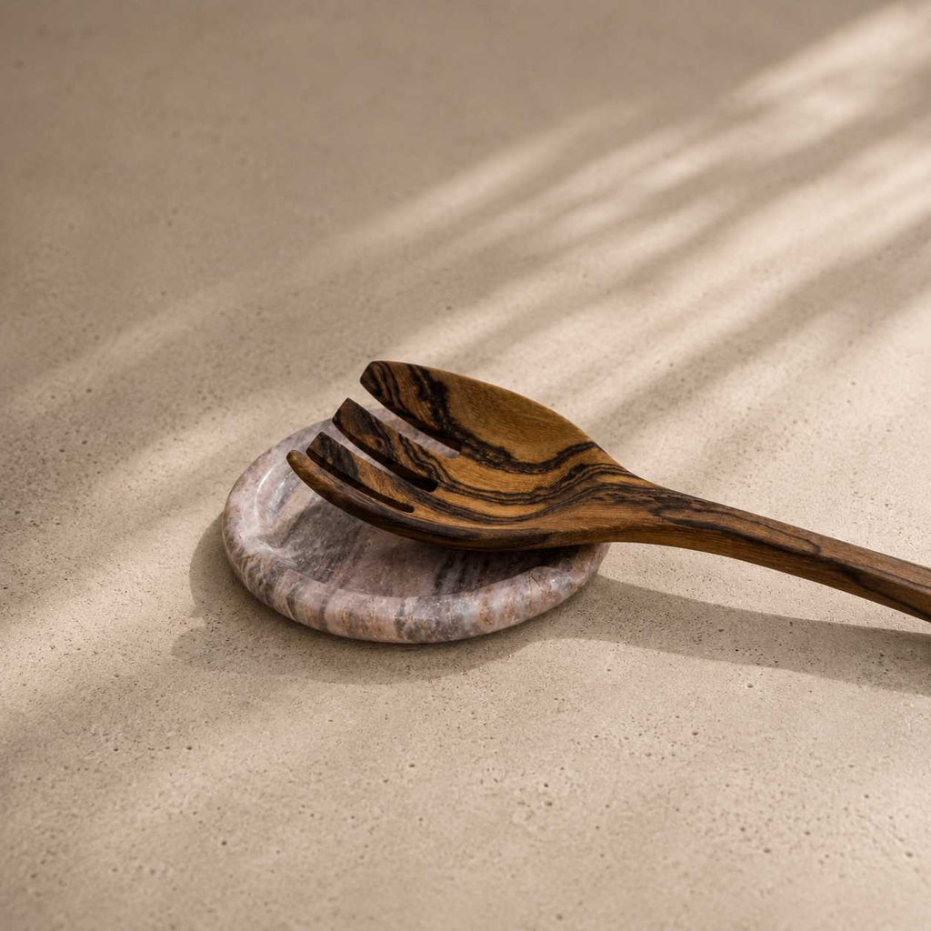 Elegant Spoon Pause